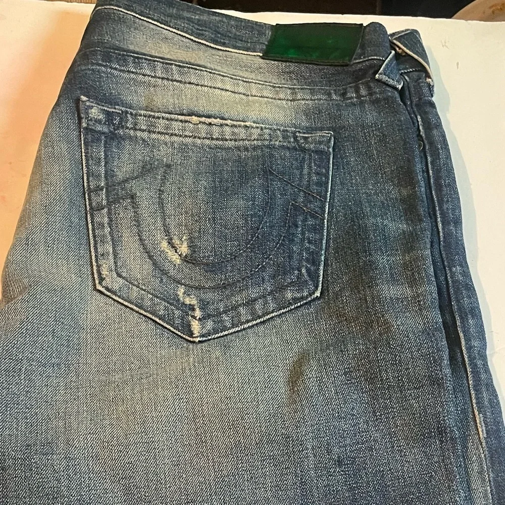 True Religion DEAN Tapered Jeans Shorts Sz 38 Distressed Fray Bottom